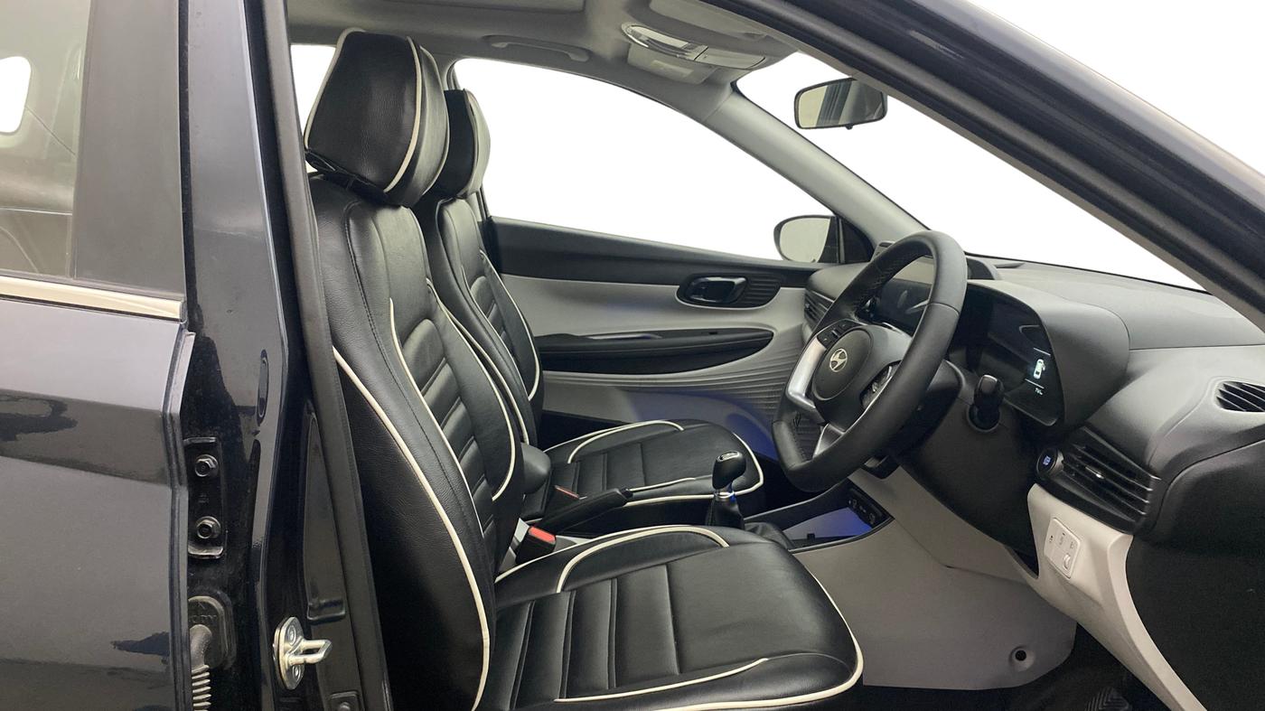 2023 Hyundai NEW I20 ASTA 1.2 MT, Petrol, Manual, 7,161 km, Right Side Front Door Cabin