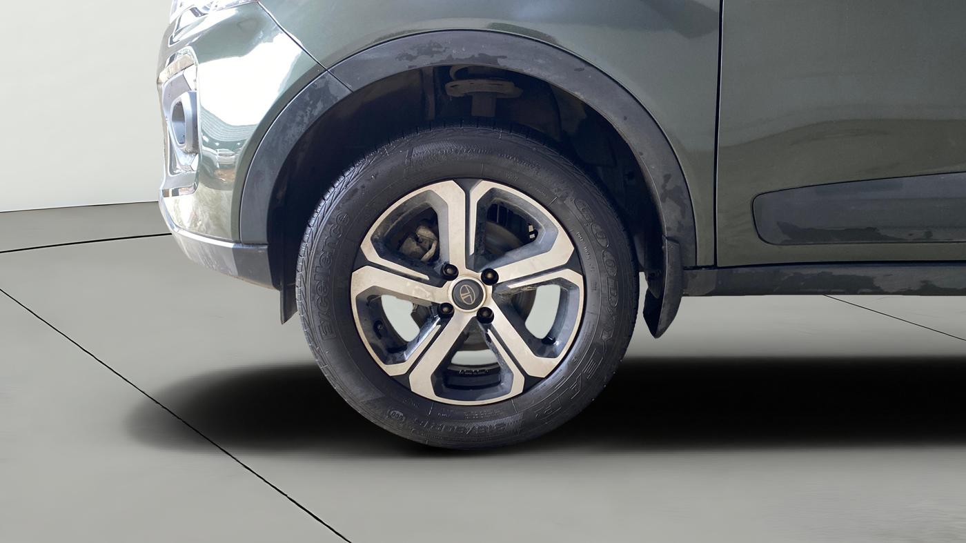 2023 Tata NEXON XZA PLUS PETROL, Petrol, Automatic, 21,880 km, Left Front Wheel