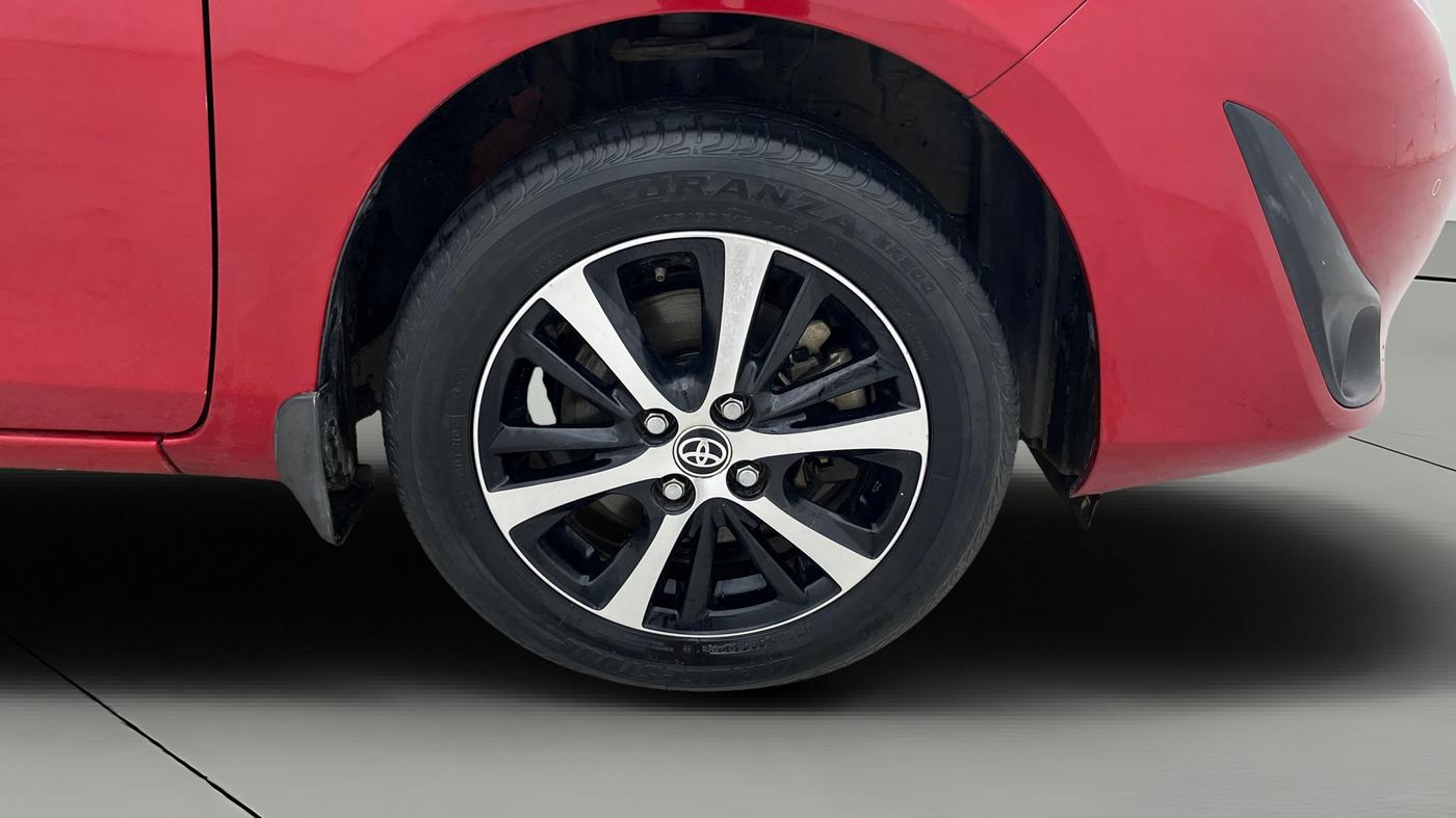 2021 Toyota YARIS V CVT, Petrol, Automatic, 1,07,004 km, Right Front Wheel