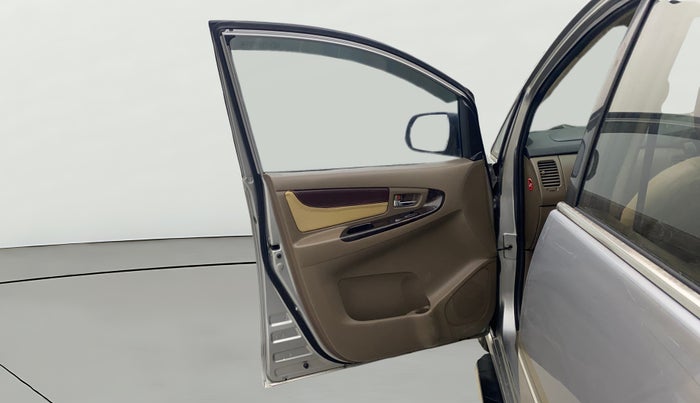 2015 Toyota Innova 2.5 VX 8 STR, Diesel, Manual, 1,02,630 km, LHS Front Door