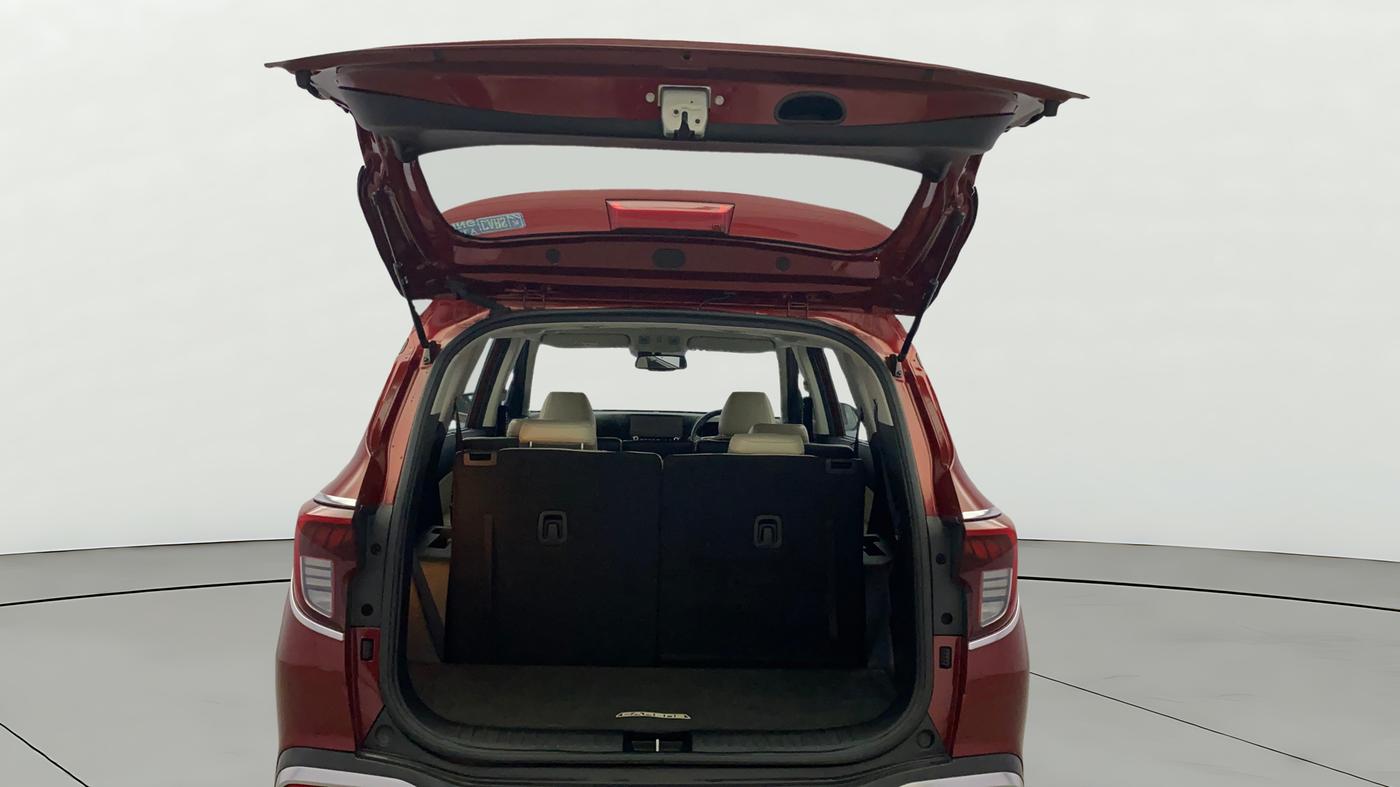 2022 KIA CARENS LUXURY PLUS 1.4 PETROL DCT 7 STR, Petrol, Automatic, 42,428 km, Boot Door Open