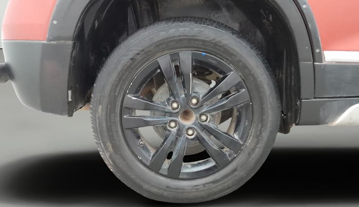 2018 Maruti Vitara Brezza ZDI, Diesel, Manual, 93,901 km, Right Rear Wheel