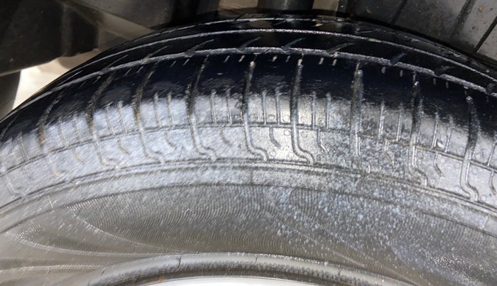 2019 Maruti Dzire VDI, Diesel, Manual, 85,040 km, Right Rear Tyre Tread