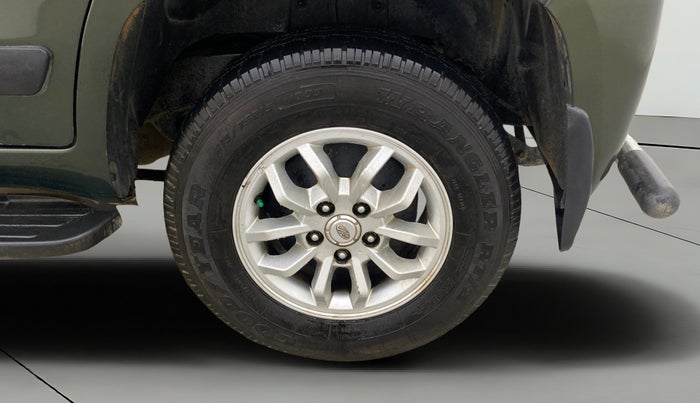 2017 Mahindra TUV300 T8, Diesel, Manual, 75,303 km, Left Rear Wheel