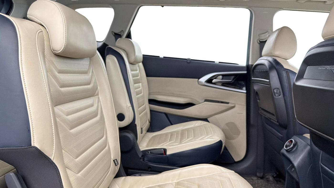 2022 KIA CARENS LUXURY PLUS 1.4 PETROL DCT 6 STR, Petrol, Automatic, 89,668 km, Right Side Rear Door Cabin