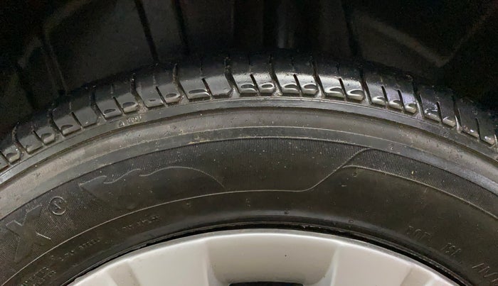 2019 Maruti Ertiga VXI SHVS, Petrol, Manual, 86,892 km, Left Rear Tyre Tread