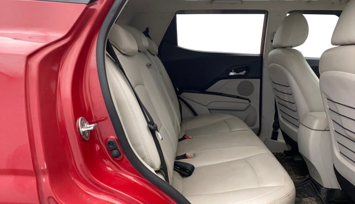 2022 Mahindra XUV300 W8 (O) 1.2 PETROL AMT DUAL TONE, Petrol, Automatic, 29,845 km, Third Seat Row ( optional )