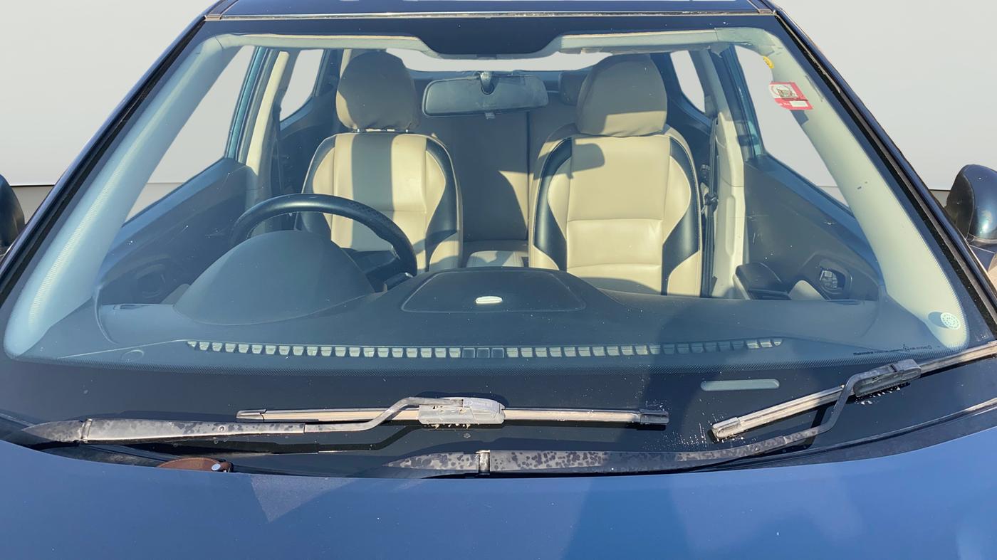 2020 Mahindra XUV300 W6 1.2 PETROL, Petrol, Manual, 95,633 km, Front Windshield