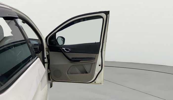 2016 Tata Tiago XZ PETROL, Petrol, Manual, 73,887 km, RHS Front Door