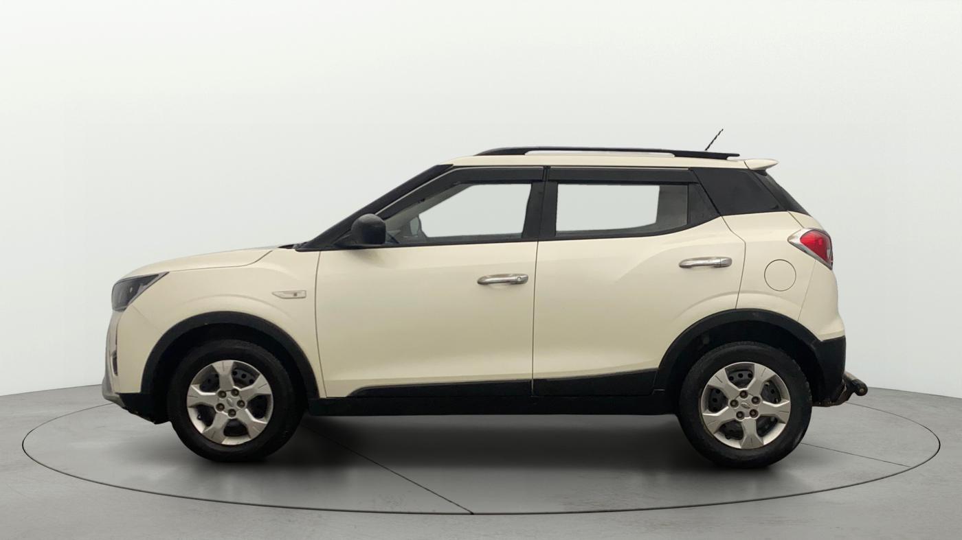 2020 Mahindra XUV300 W6 1.2 PETROL, Petrol, Manual, 1,23,203 km, Left Side