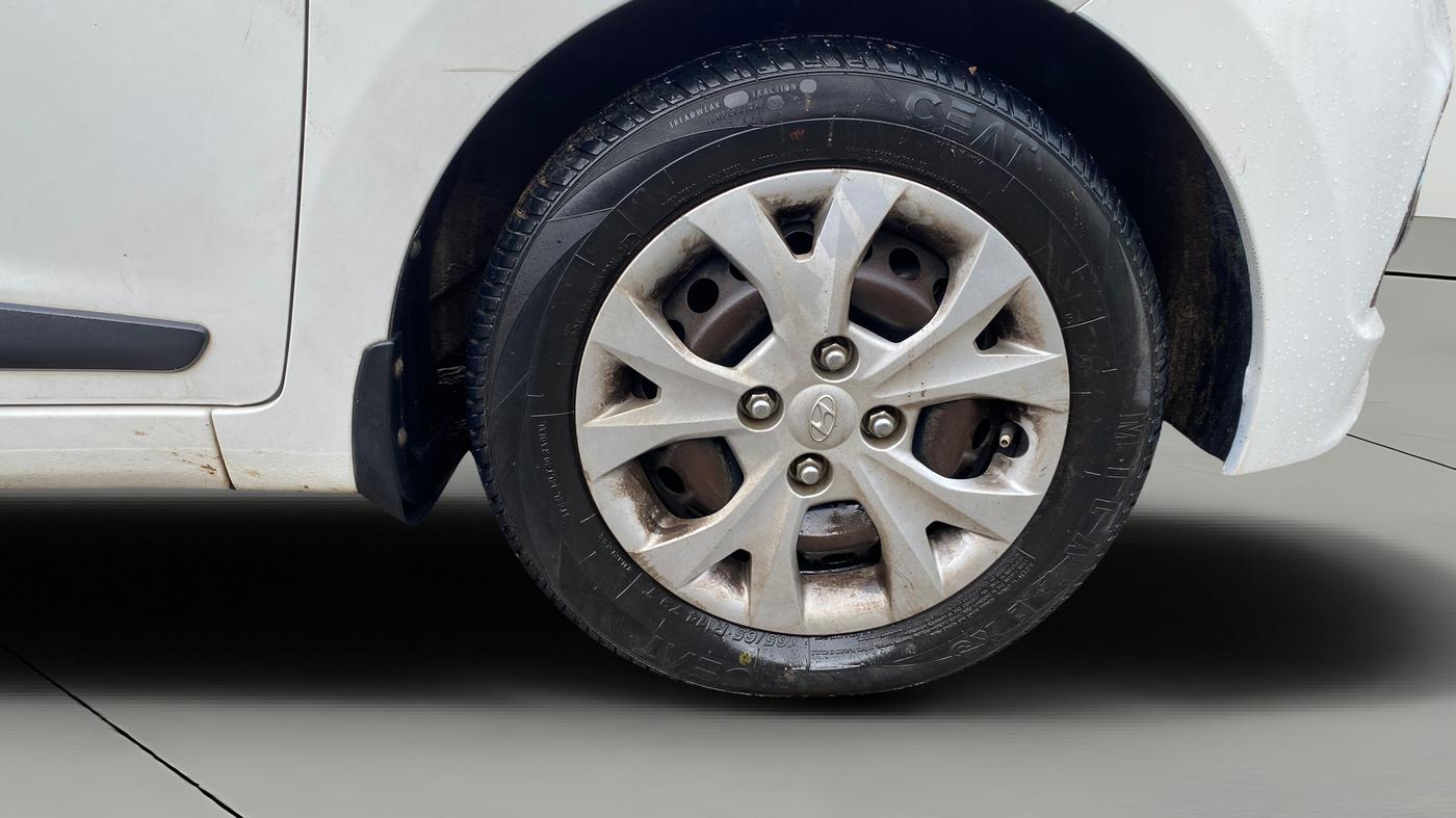 2016 Hyundai Grand i10 SPORTZ 1.2 KAPPA VTVT, Petrol, Manual, 80,895 km, Right Front Wheel