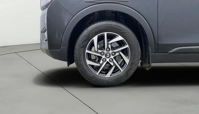 2023 Mahindra XUV300 W8 (O) 1.2 PETROL, Petrol, Manual, 27,880 km, Left Front Wheel