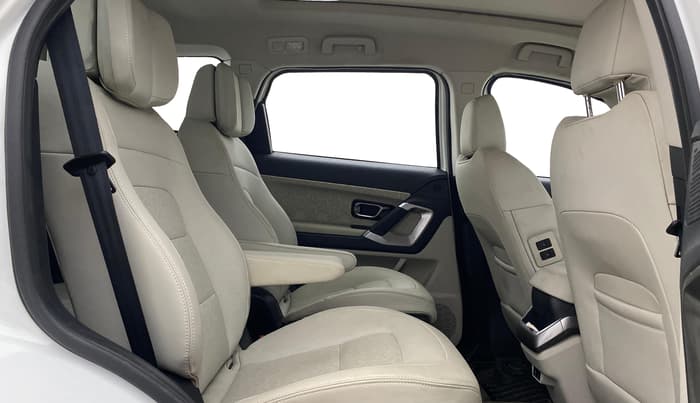 2023 Tata Safari XZA PLUS O 6STR, Diesel, Automatic, 17,805 km, Right Side Rear Door Cabin