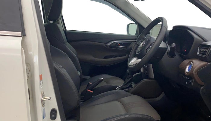 2024 Toyota URBAN CRUISER HYRYDER V HYBRID, Hybrid, Automatic, 14,033 km, Right Side Front Door Cabin