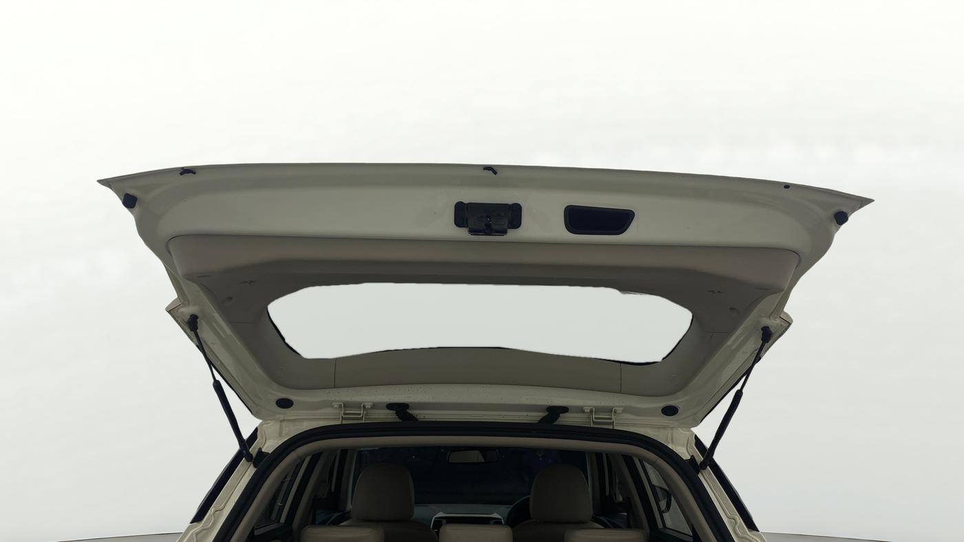 2023 Mahindra XUV300 W8 (O) 1.2 PETROL, Petrol, Manual, 27,386 km, Boot Door Open