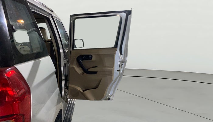 2017 Mahindra TUV300 T6, Diesel, Manual, 20,374 km, RHS Rear Door