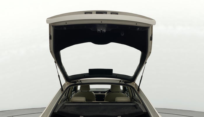 2019 Skoda Octavia STYLE 1.4 TSI, Petrol, Manual, 1,07,904 km, Boot Door Open