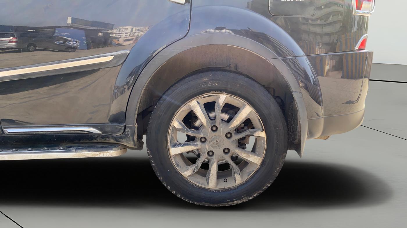 2019 Mahindra XUV500 W11 AT, Diesel, Automatic, 53,985 km, Left Rear Wheel