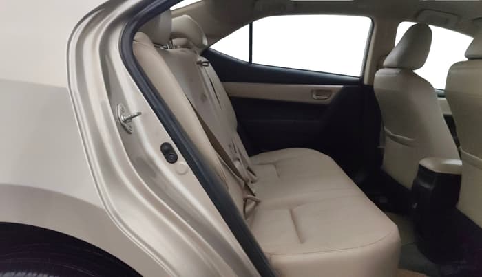 2015 Toyota Corolla Altis GL PETROL, Petrol, Manual, 87,092 km, Right Side Rear Door Cabin
