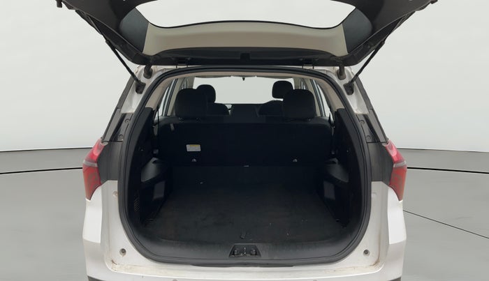 2023 Mahindra XUV700 MX P MT 5 STR, Petrol, Manual, 23,750 km, Boot Open Zoomed View