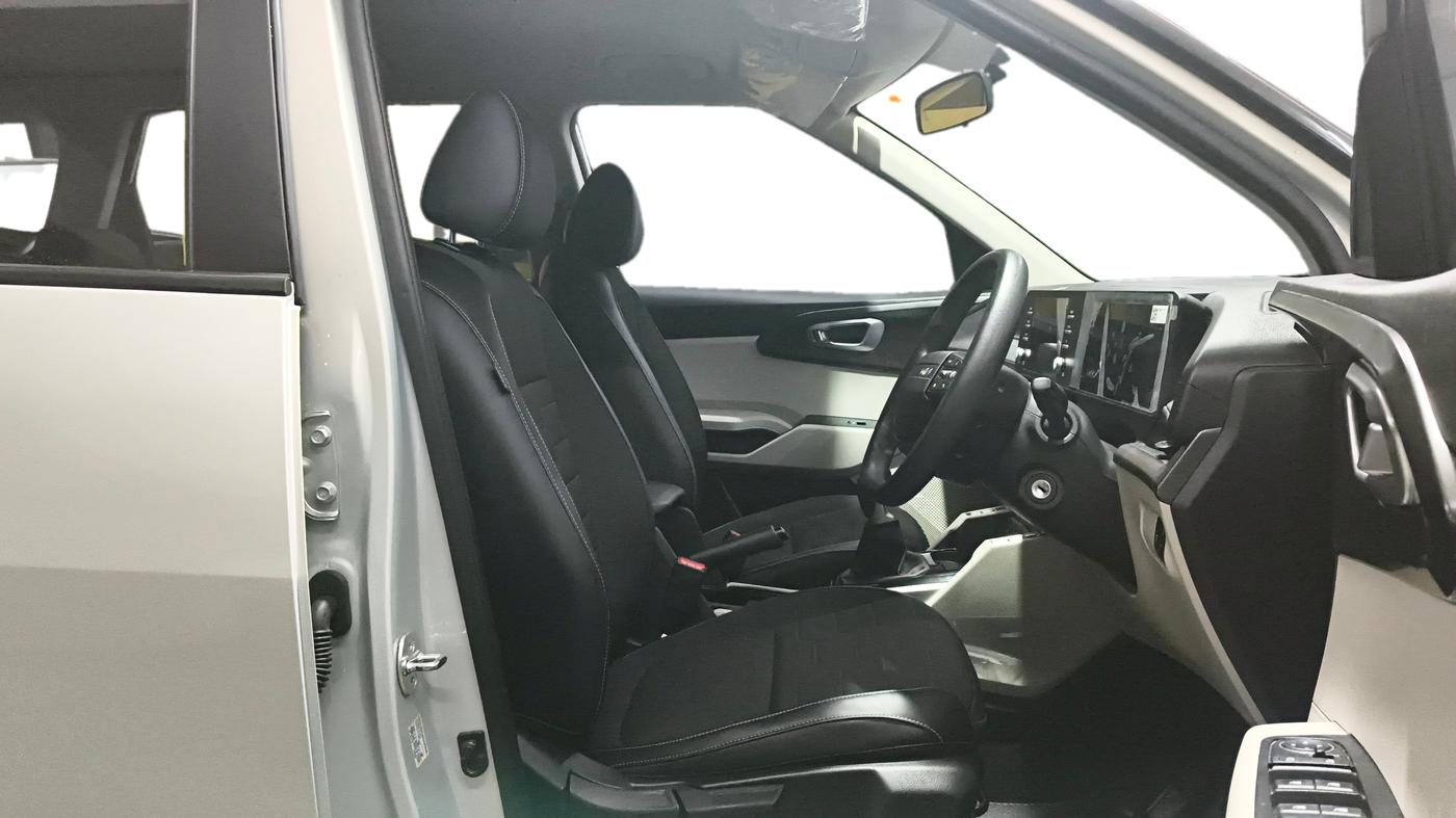 2025 KIA Carens Clavis HTK 1.5 Petrol MT, Petrol, Manual, 2,252 km, Right Side Front Door Cabin