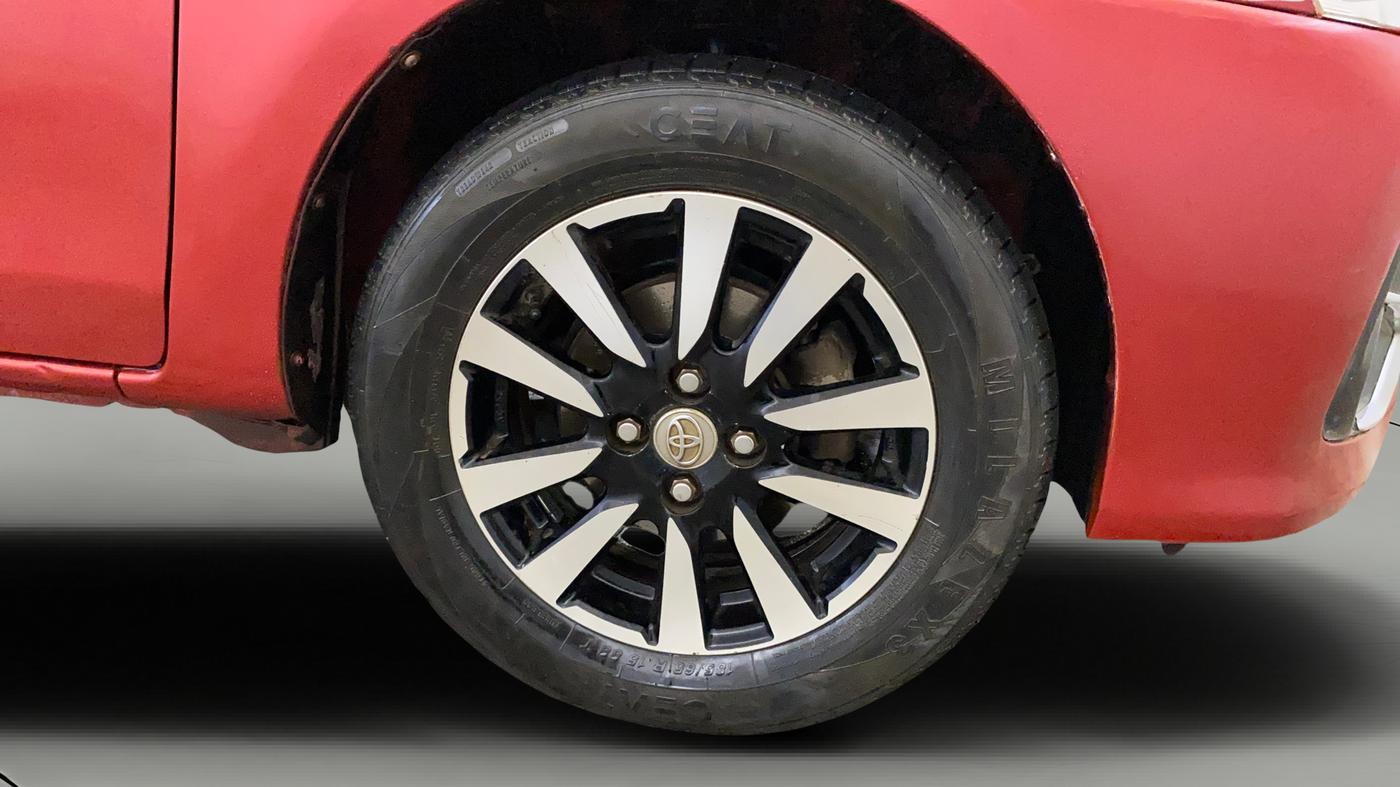 2019 Toyota Etios Liva V DUAL TONE, Petrol, Manual, 86,105 km, Right Front Wheel