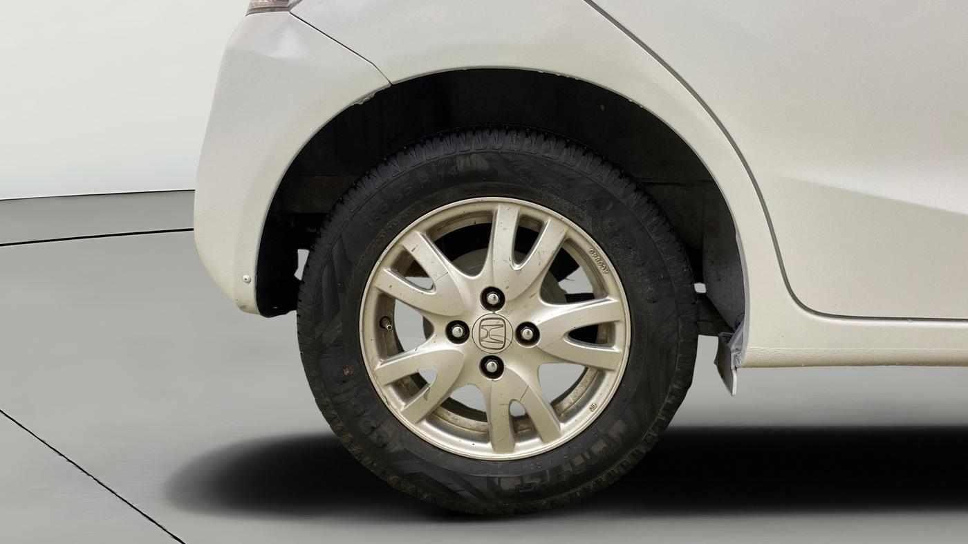 2016 Honda Brio VX AT, Petrol, Automatic, 52,986 km, Right Rear Wheel