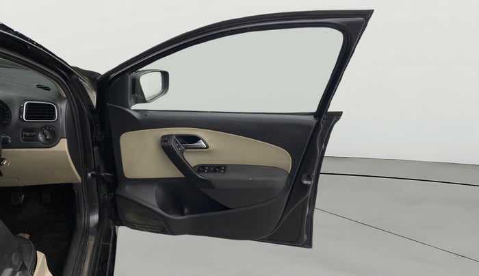 2013 Volkswagen Polo HIGHLINE1.2L, Petrol, Manual, 1,42,355 km, RHS Front Door