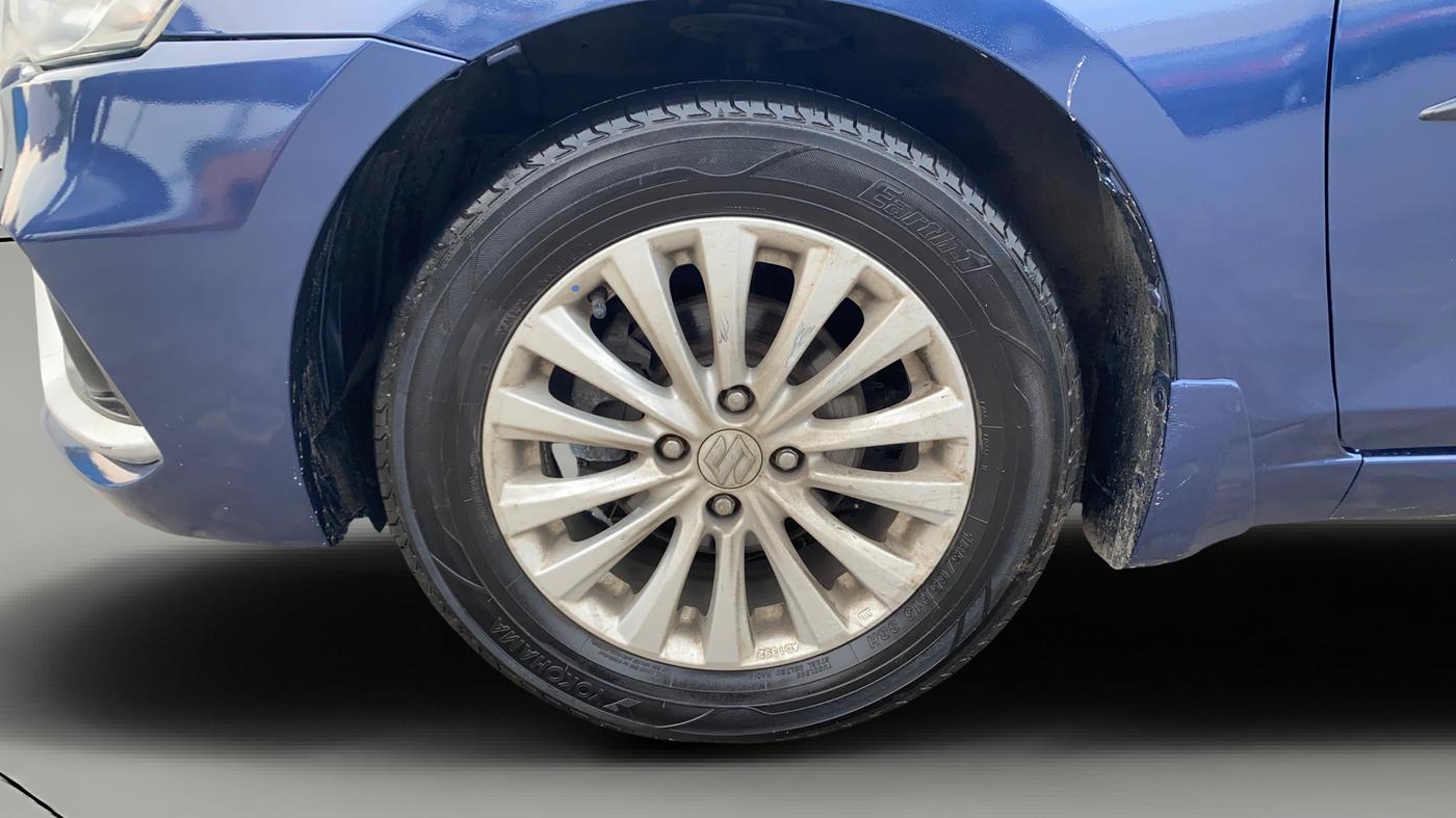 2018 Maruti Ciaz DELTA 1.5 SHVS MT PETROL, Petrol, Manual, 1,40,421 km, Left Front Wheel