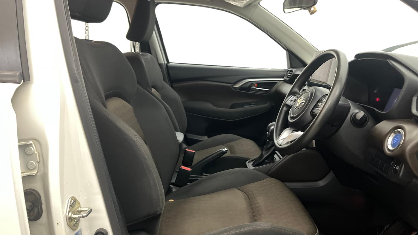 2022 Toyota URBAN CRUISER HYRYDER S HYBRID, Hybrid, Automatic, 52,333 km, Right Side Front Door Cabin