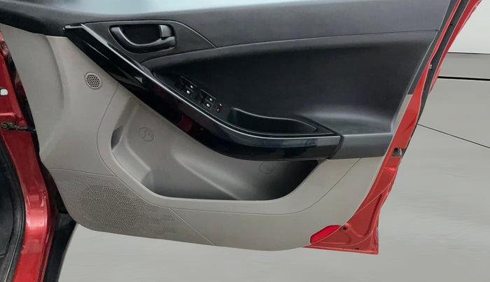 2018 Tata NEXON XM PETROL, Petrol, Manual, 63,723 km, Driver Side Door Panels Control