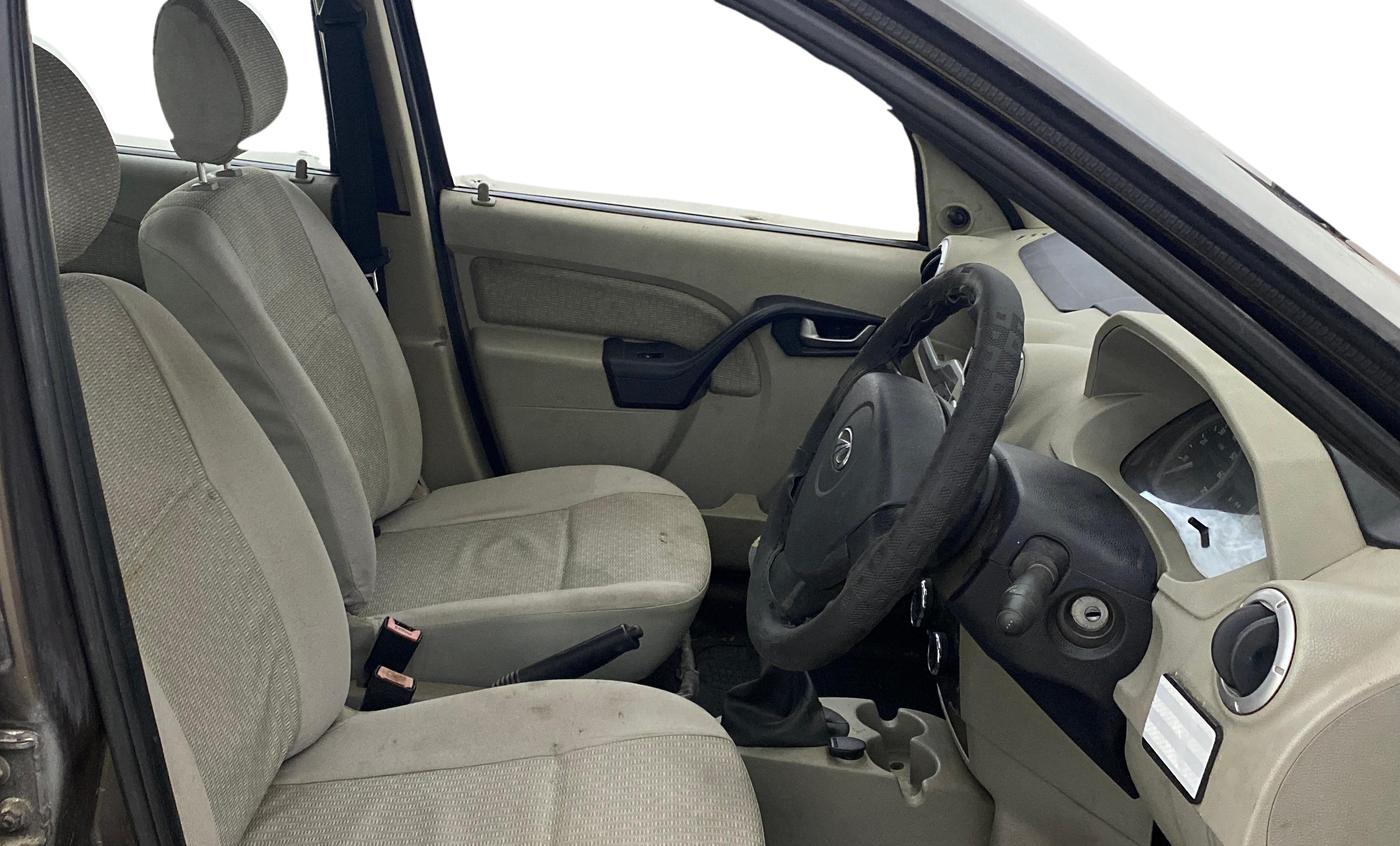 2012 Mahindra Verito 1.5 D4, Diesel, Manual, 89,763 km, Right Side Front Door Cabin