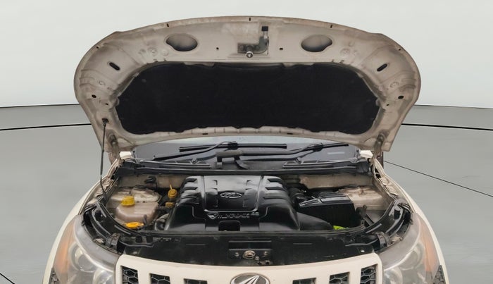 2015 Mahindra XUV500 W8, Diesel, Manual, 1,14,318 km, Open Bonet