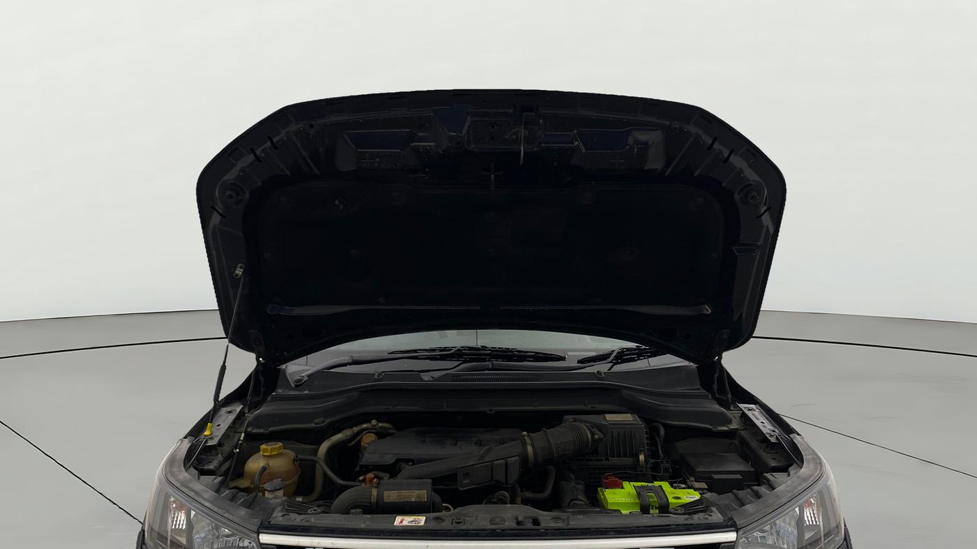 2022 Mahindra XUV300 W4 1.2 PETROL, Petrol, Manual, 1,08,779 km, Open Bonet