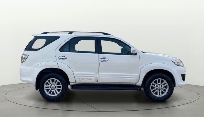 2013 Toyota Fortuner 3.0 4X4 MT, Diesel, Manual, 1,28,393 km, Right Side View