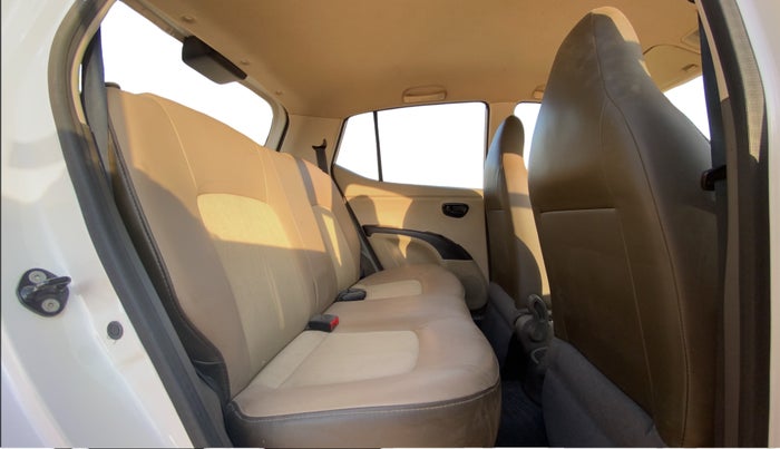 2014 Hyundai i10 MAGNA 1.1, Petrol, Manual, 66,739 km, Right Side Rear Door Cabin