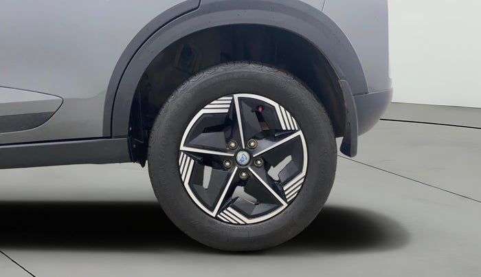 2024 Tata NEXON FEARLESS + SUNROOF DCA DUAL TONE 1.2 PETROL, Petrol, Automatic, 29,422 km, Left Rear Wheel