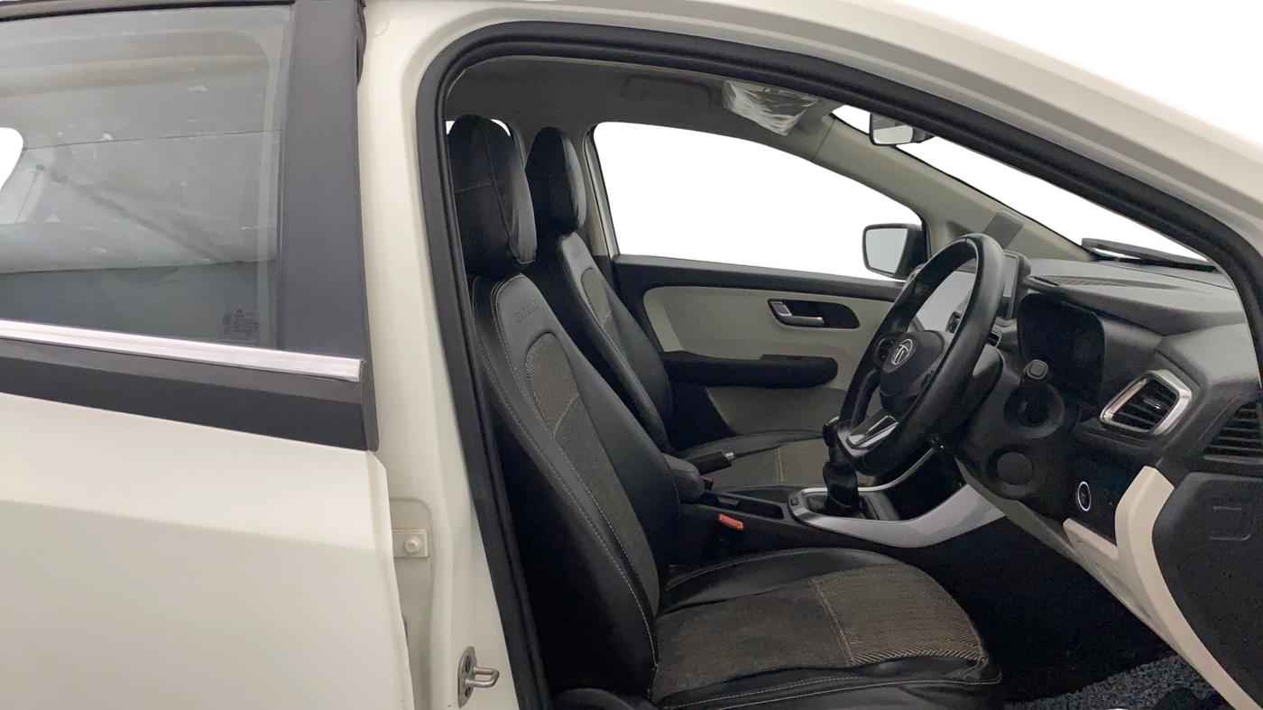2023 Tata ALTROZ XZ PLUS PETROL, Petrol, Manual, 27,059 km, Right Side Front Door Cabin