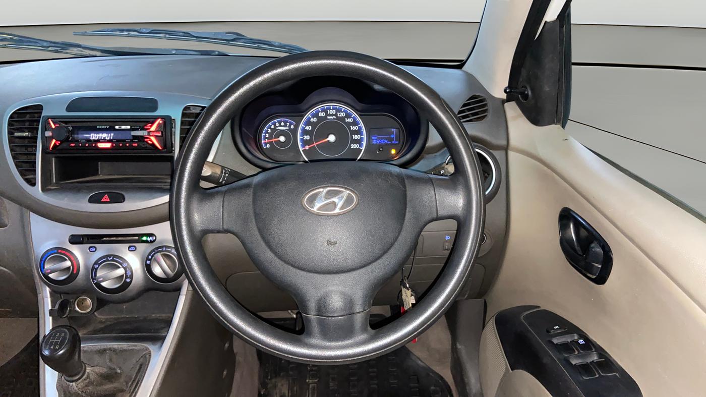 2014 Hyundai i10 MAGNA 1.1, CNG, Manual, 1,05,907 km, Steering Wheel Close Up