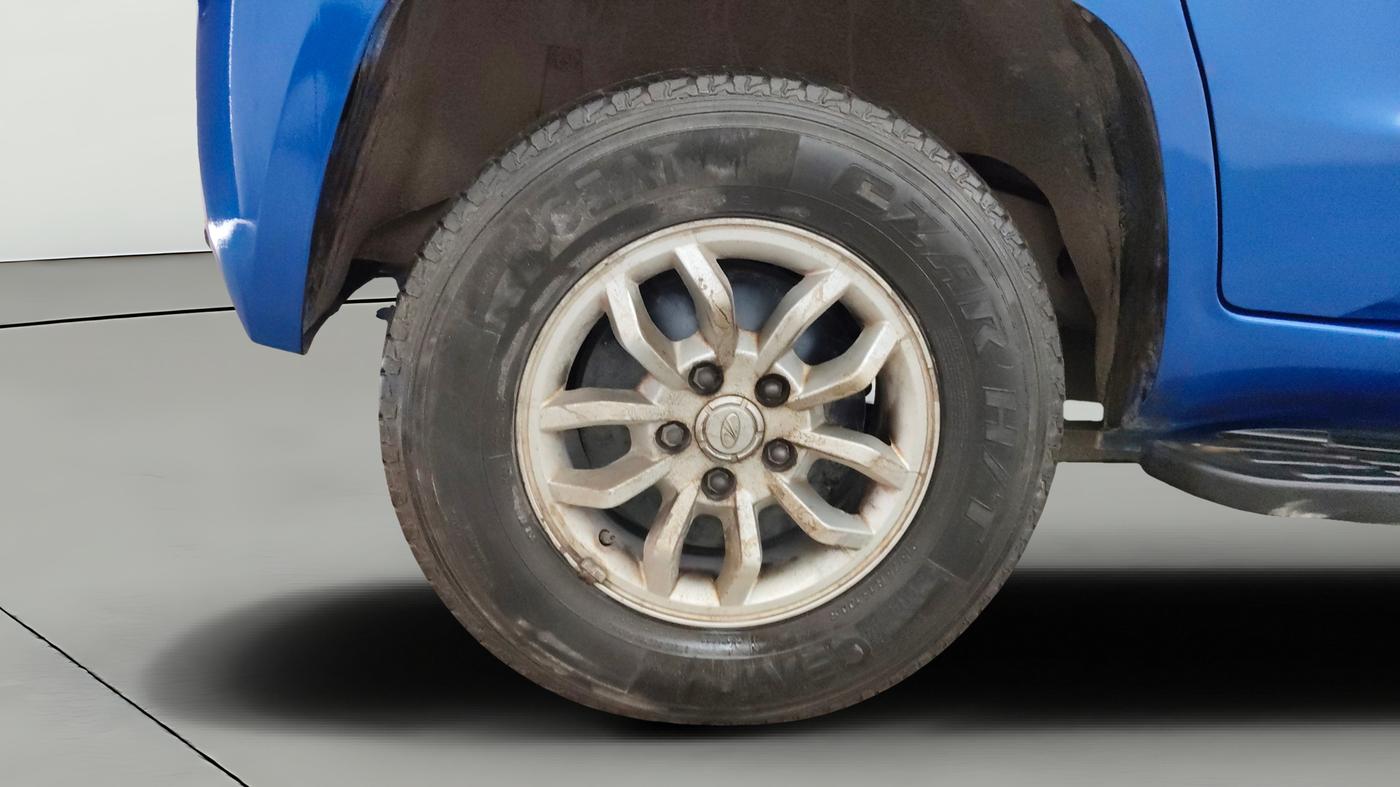 2016 Mahindra TUV300 T8, Diesel, Manual, 48,734 km, Right Rear Wheel