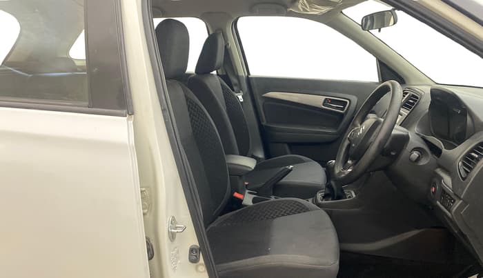 2016 Maruti Vitara Brezza ZDI PLUS, Diesel, Manual, 1,35,208 km, Right Side Front Door Cabin