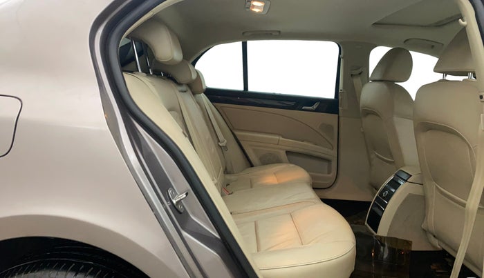 2014 Skoda Superb ELEGANCE 1.8 TSI AT, Petrol, Automatic, 74,204 km, Right Side Rear Door Cabin