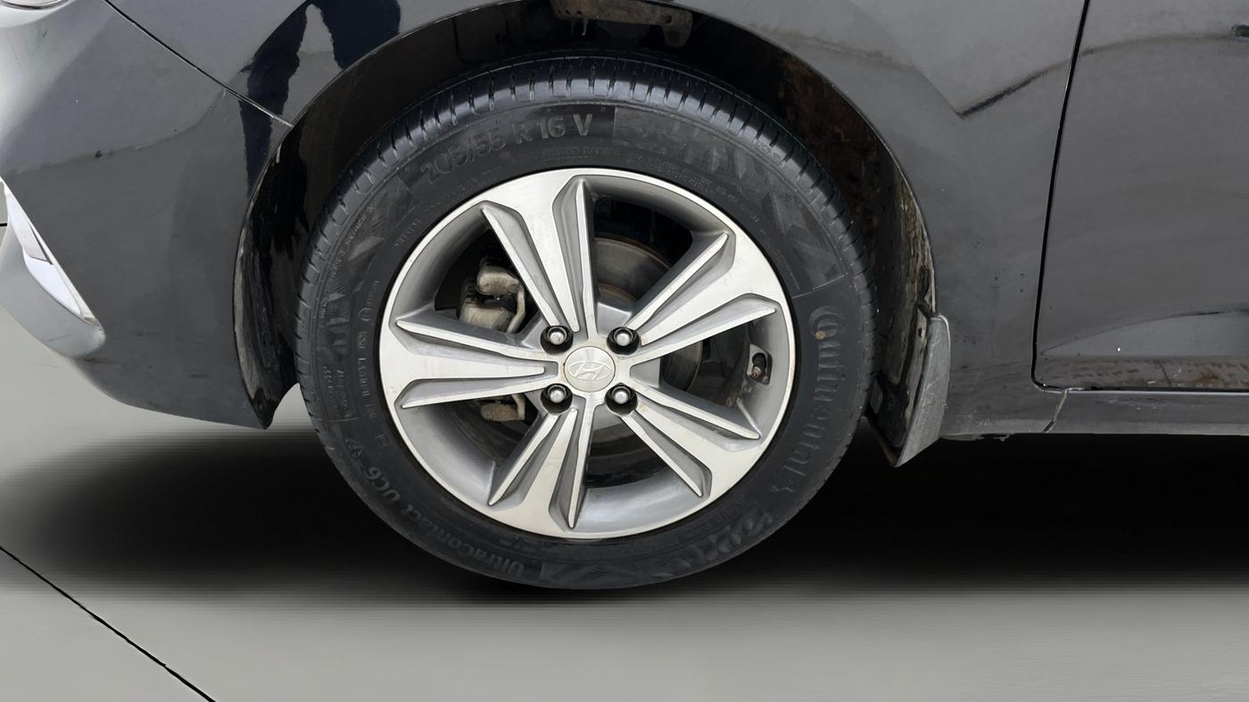 2018 Hyundai Verna 1.6 VTVT SX, Petrol, Manual, 69,994 km, Left Front Wheel