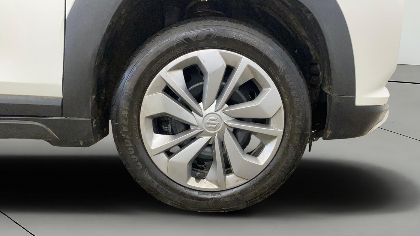 2024 Maruti FRONX SIGMA CNG 1.2 MT, CNG, Manual, 5,686 km, Right Front Wheel