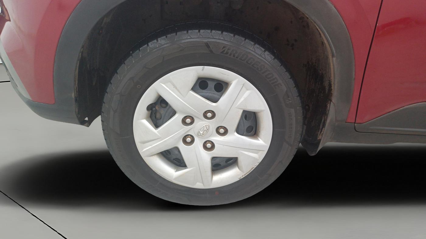 2021 Hyundai VENUE S 1.2, Petrol, Manual, 50,490 km, Left Front Wheel