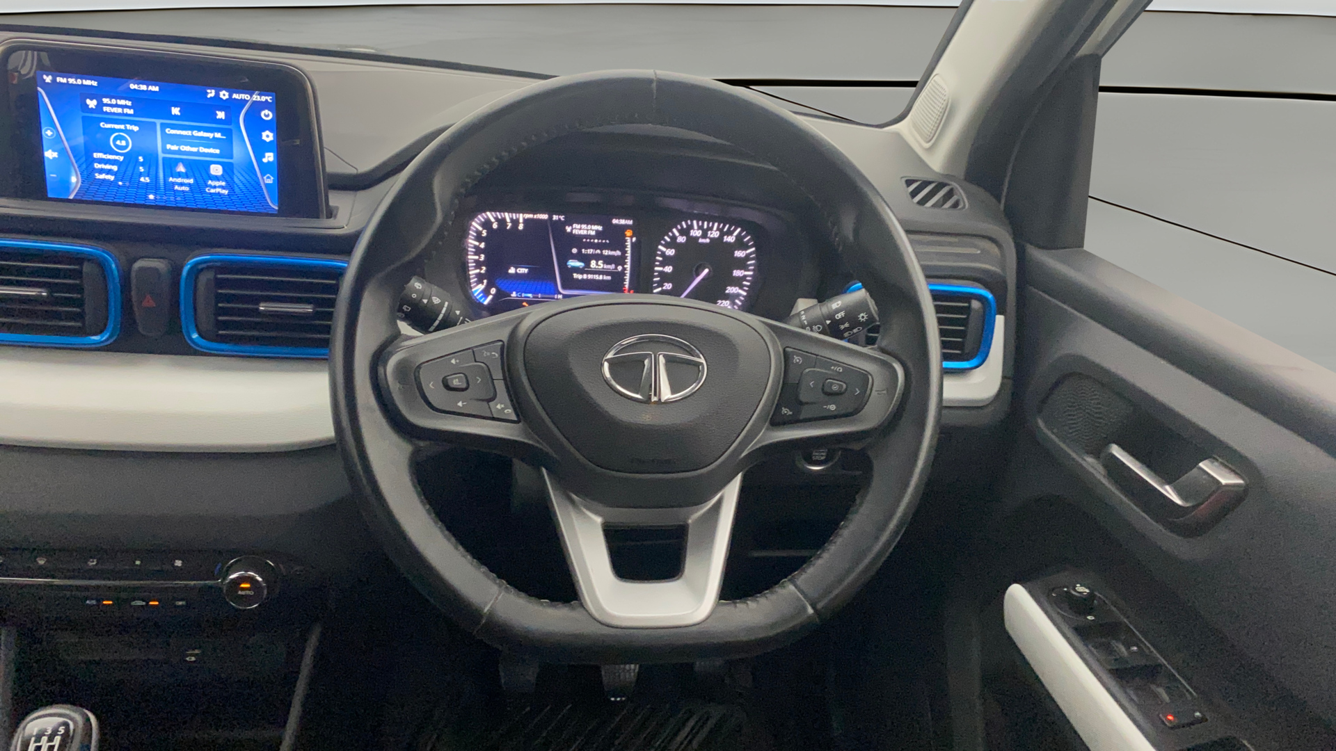 camera-Steering-Wheel-Close-Up