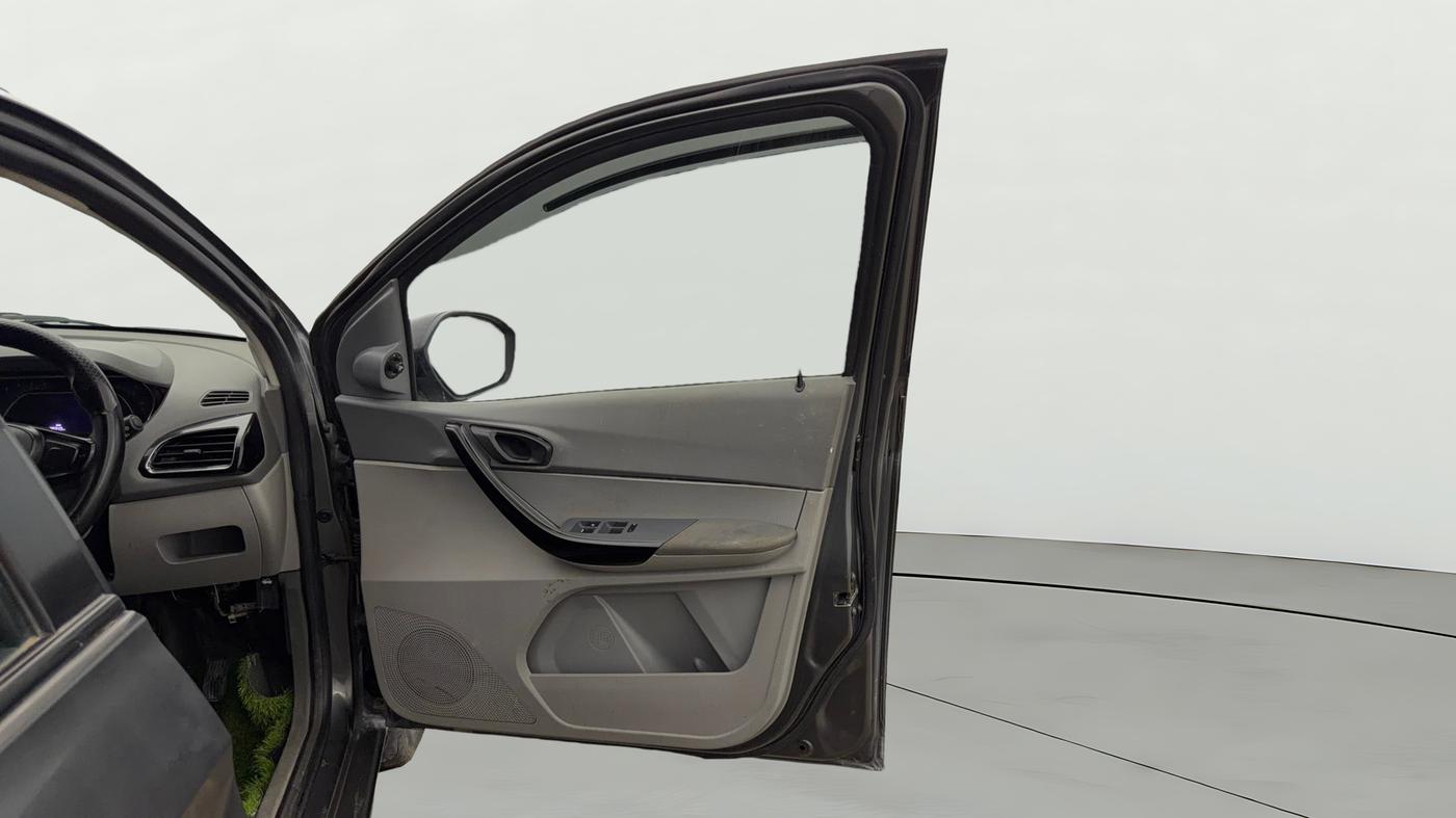 2022 Tata TIGOR XZ CNG, CNG, Manual, 78,340 km, RHS Front Door