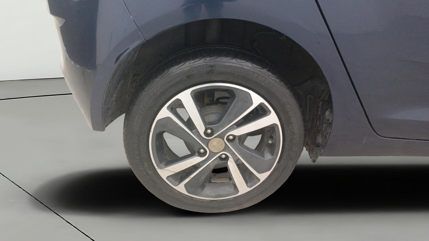 2022 Tata ALTROZ XZA PLUS, Petrol, Automatic, 20,377 km, Right Rear Wheel