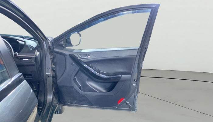 2024 Tata NEXON FEARLESS + SUNROOF DUAL TONE 1.2 PETROL, Petrol, Manual, 4,075 km, RHS Front Door