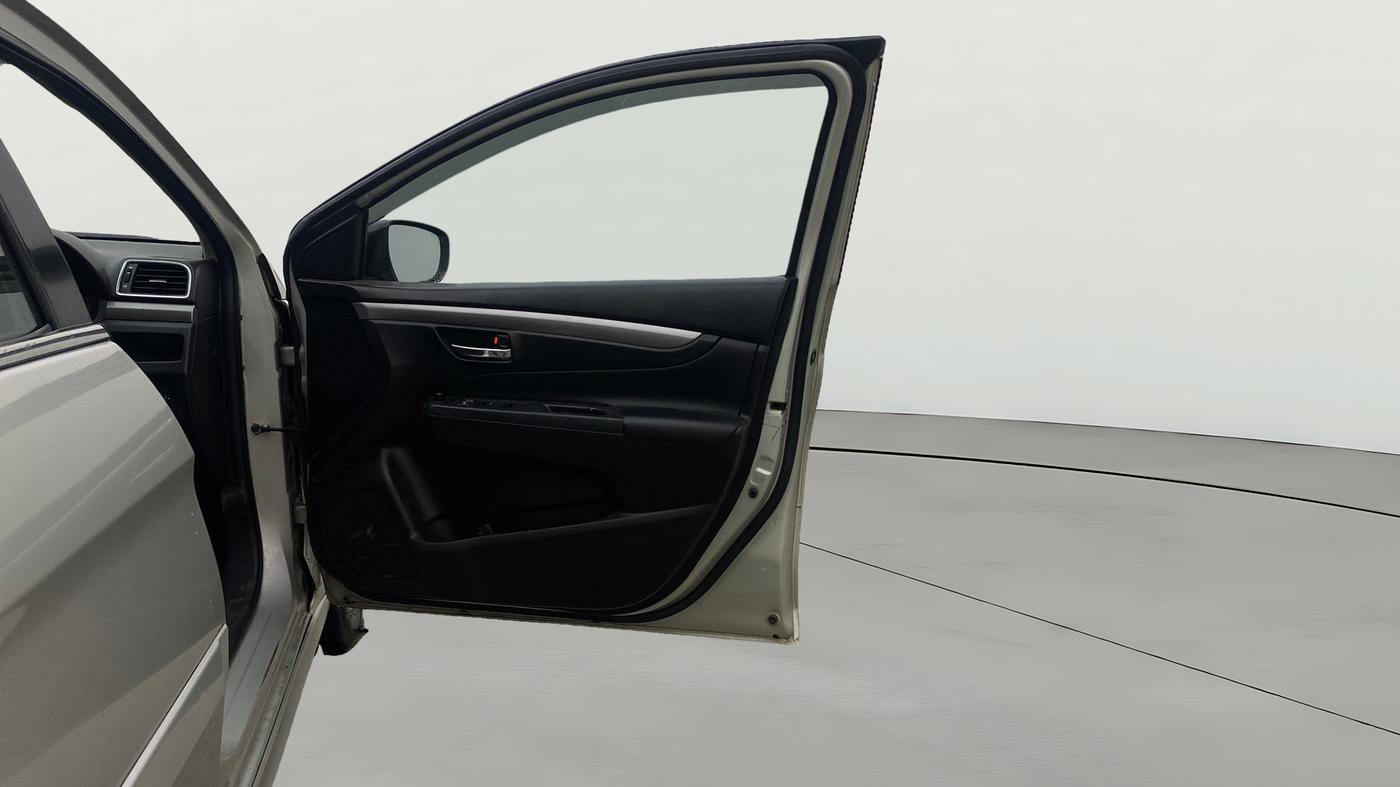 2018 Maruti Ciaz S DIESEL 1.3, Diesel, Manual, 1,23,269 km, RHS Front Door
